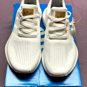 BNIB W/tags Women’s Adidas Swift Running Shoes